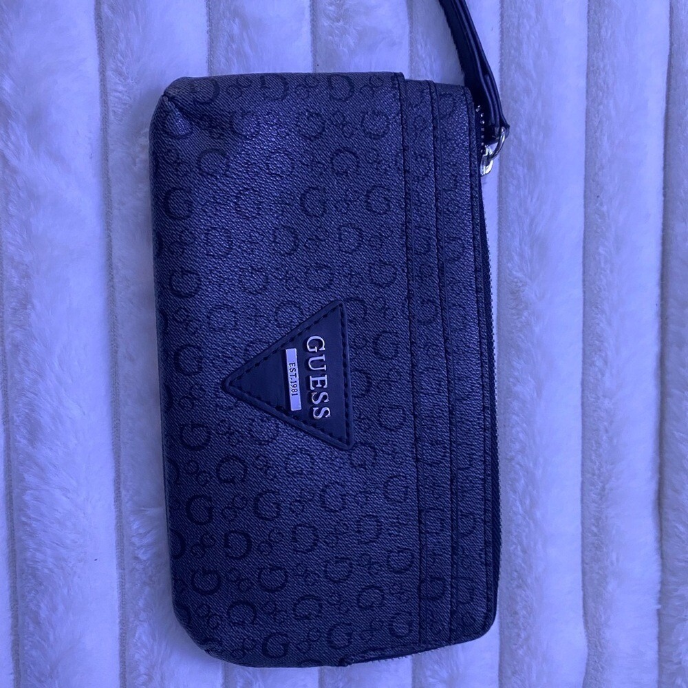guess wrislet